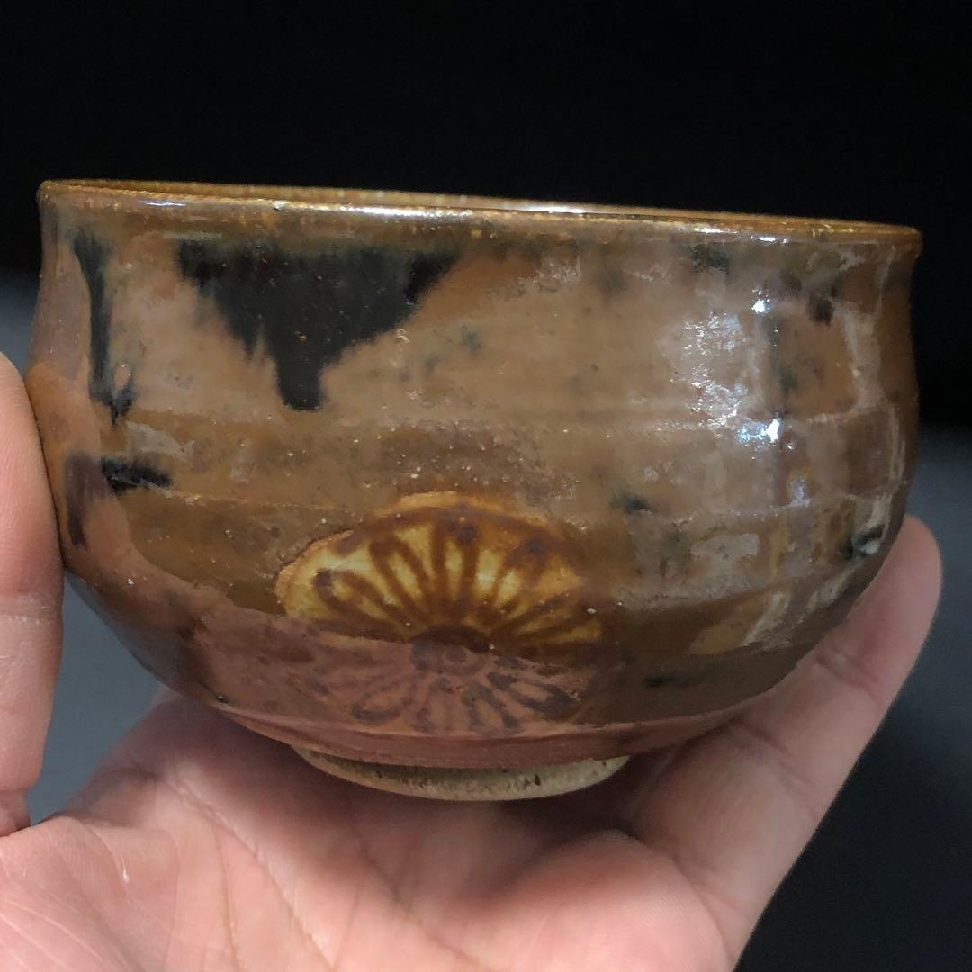 究極の古美術◾️蔵からかなり雰囲気のある黒茶の抹茶茶碗が出て来ました。茶道具、