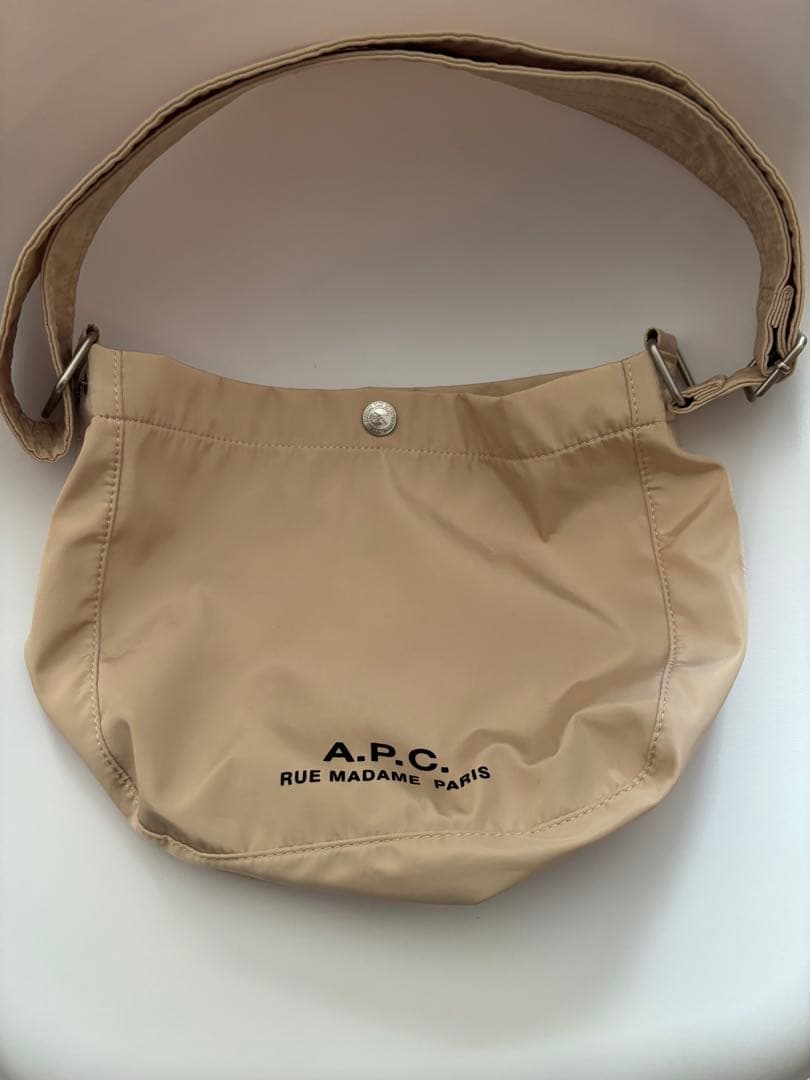 A.P.C. ベージュ ショルダーバッグ