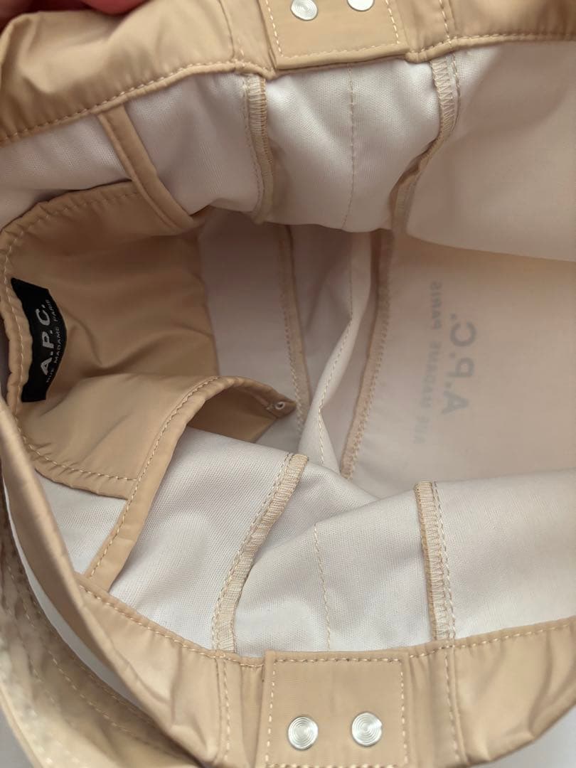 A.P.C. ベージュ ショルダーバッグ