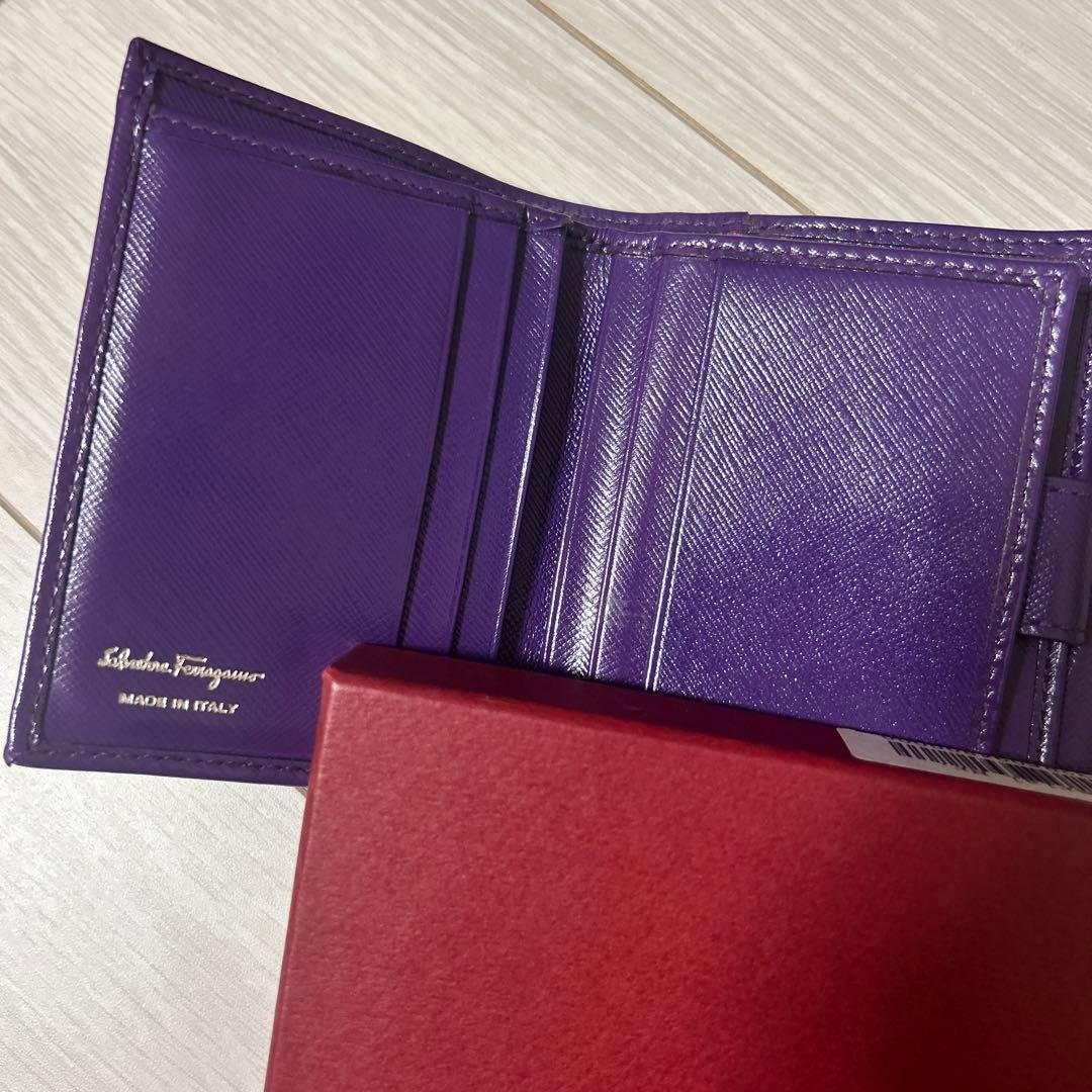 美品！Salvatore Ferragamo 二つ折り財布 パープル
