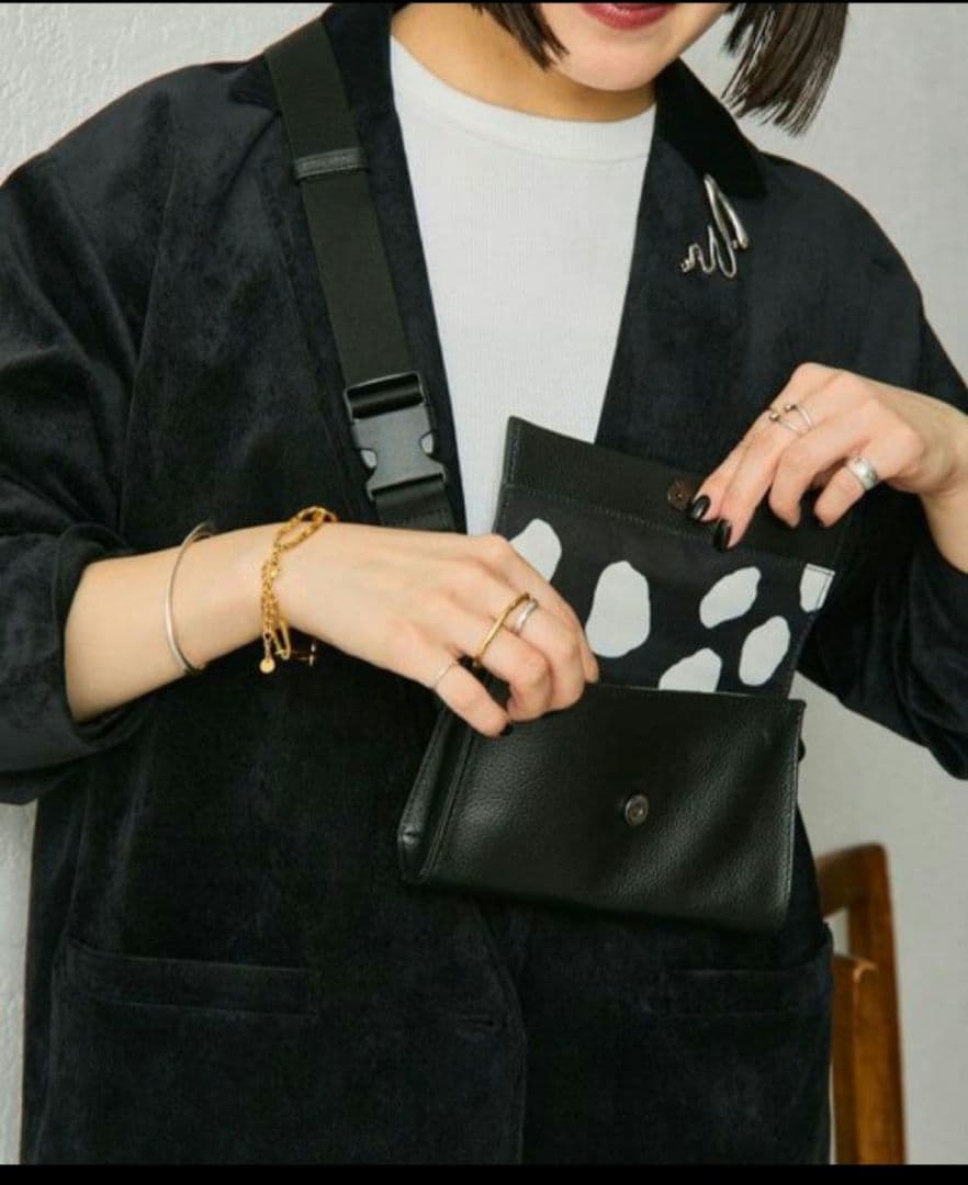 イアパピヨネ 本革ミニワイドテープショルダーバッグ