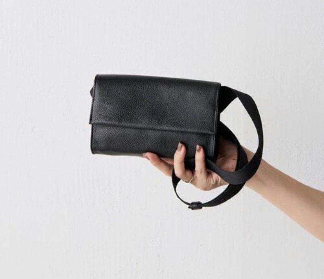 イアパピヨネ 本革ミニワイドテープショルダーバッグ