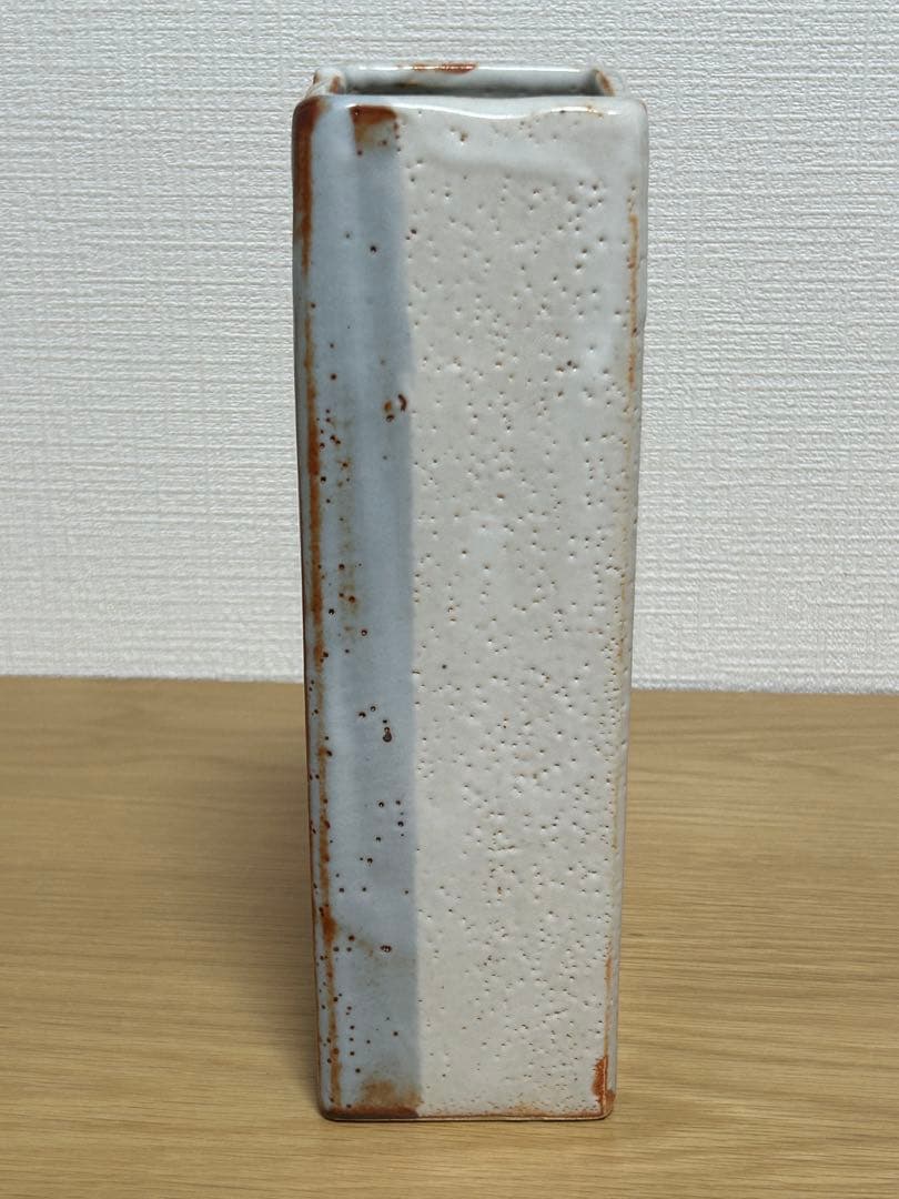 志野焼　康元★四角形陶器花瓶★白茶ストライプ