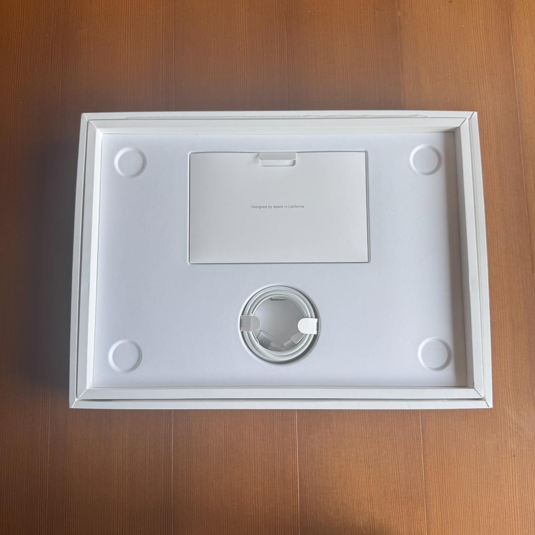 MacBook Air 13' M3 8GB/256GB Majextand付