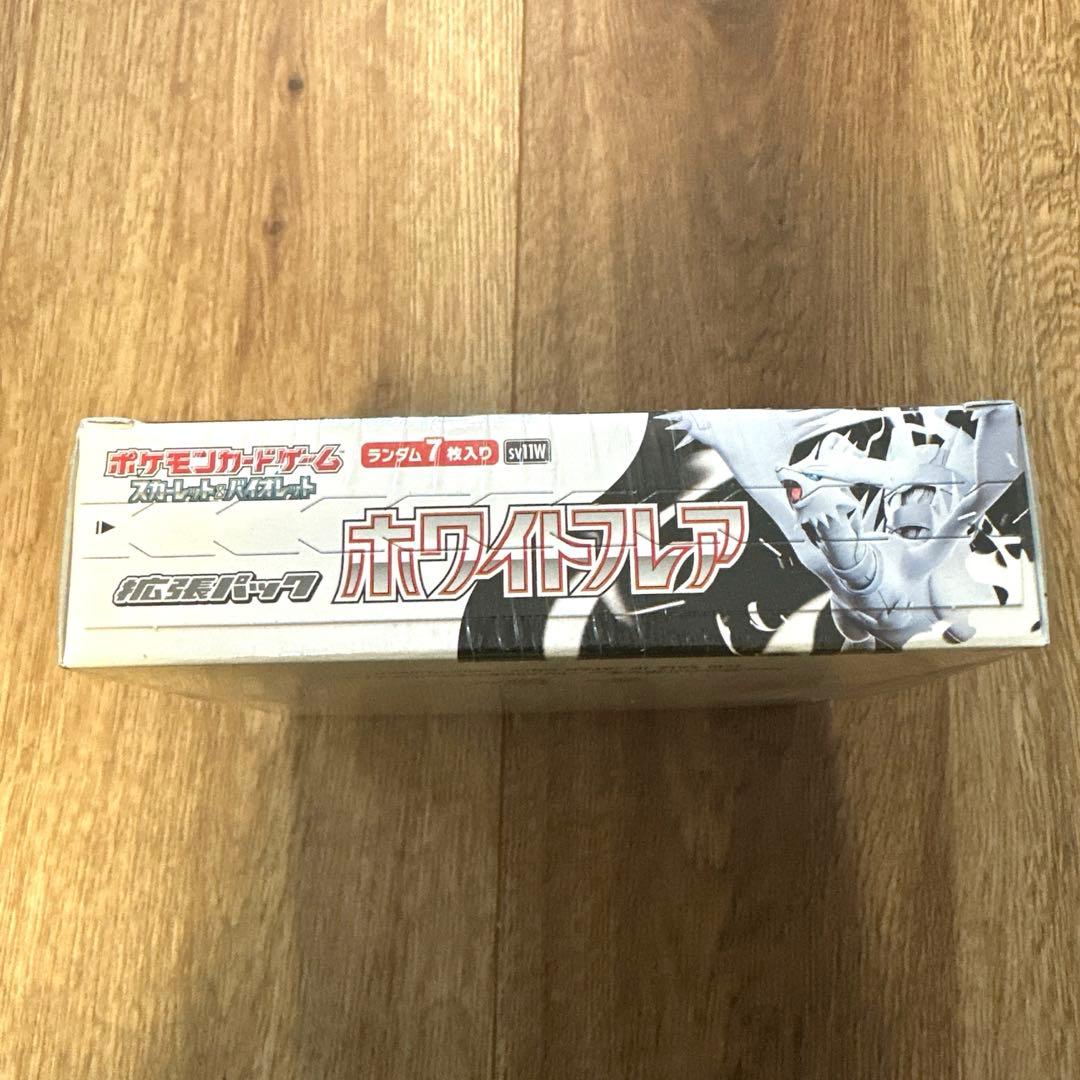 ホワイトフレアボックスシュリンク付き　ポケセン産