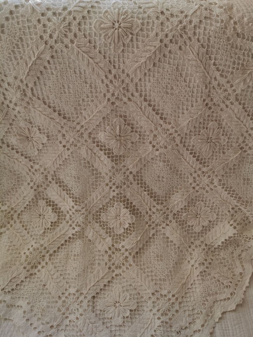 アンティーク イタリア ニードルワーク 花葉盛上刺繍フィレレース ラージクロス
