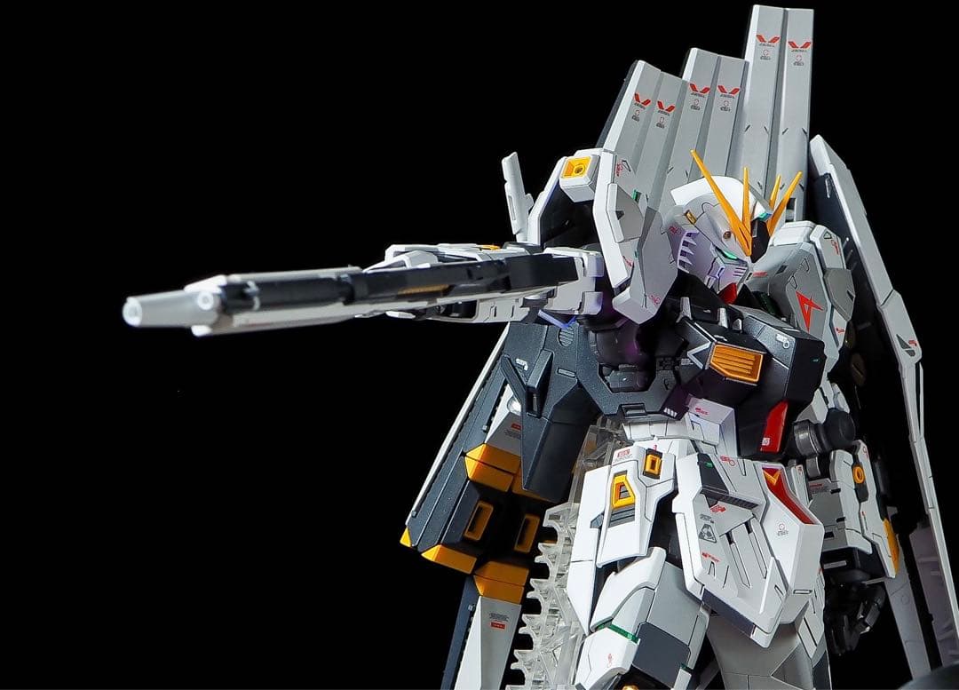 mg νガンダム　ver.ka 全塗装　完成品 筋彫り　マスキング　発光など