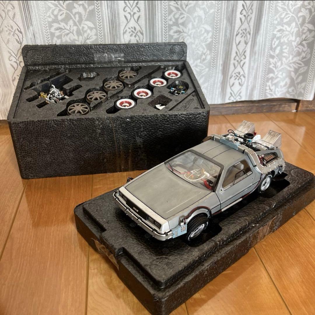 デロリアン 1/18スケール モデル Hot Wheels 中古