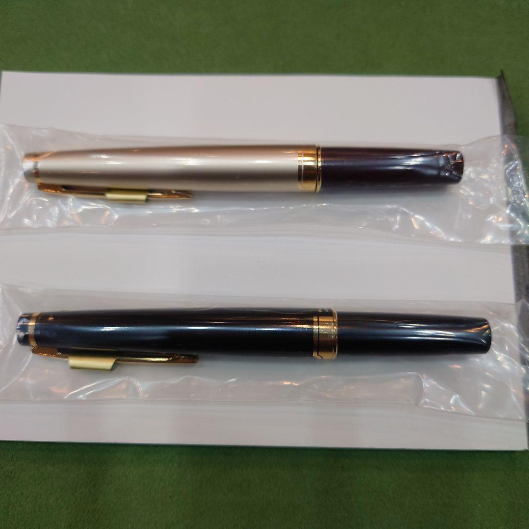PILOT 万年筆 エリート　ブラックとディープレッド　のセット　デッドストック