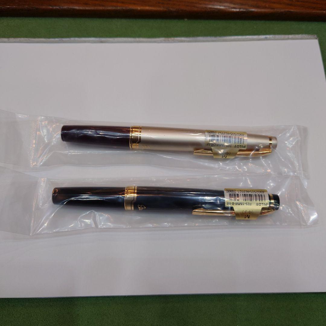 PILOT 万年筆 エリート　ブラックとディープレッド　のセット　デッドストック