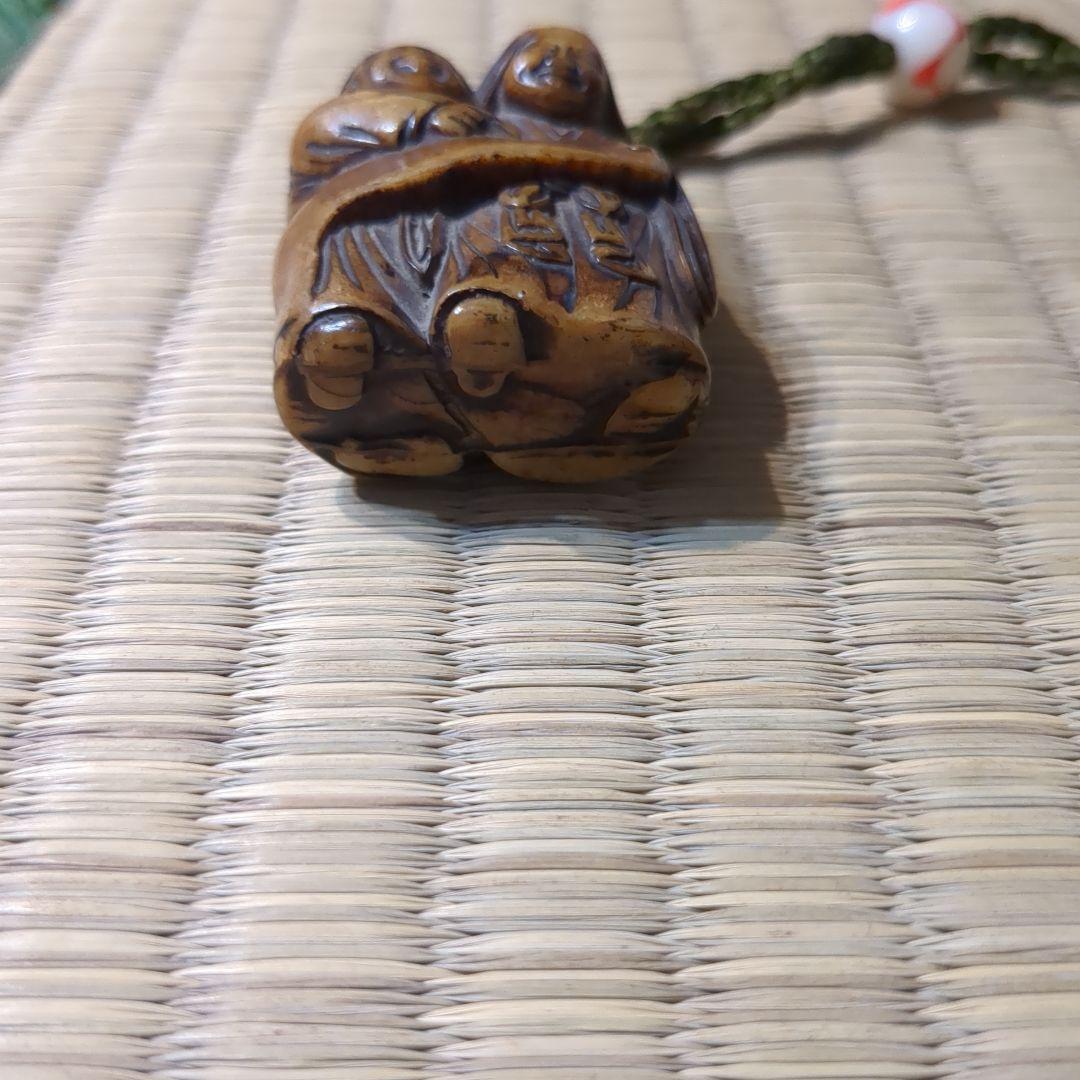 印籠　金蒔絵梅の花　人物根付