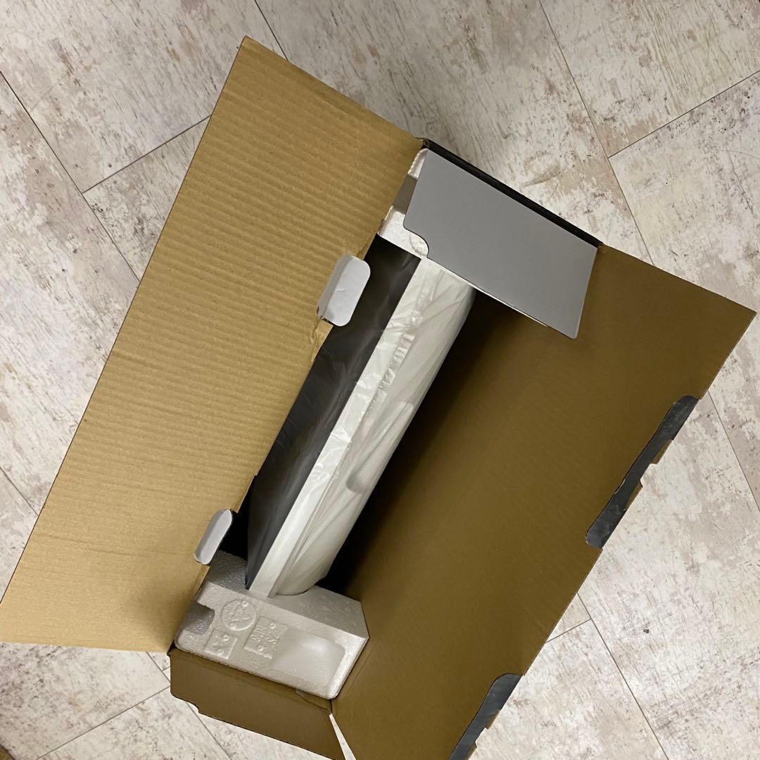 新品　スリーアップ セラミックファンヒーター Heat Wide Slim