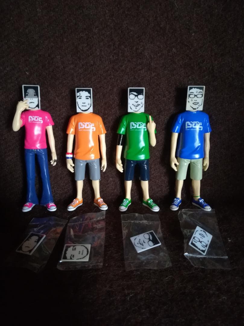 BEAT CRUSADERS フィギュア（色Ｔシャツver.） b