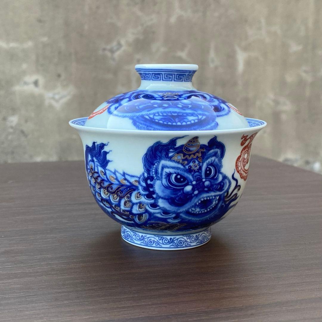 景徳鎮七丞堂陶磁青花釉里紅双獅滾繡球二才蓋碗 茶碗 煎茶器 新品未使用
