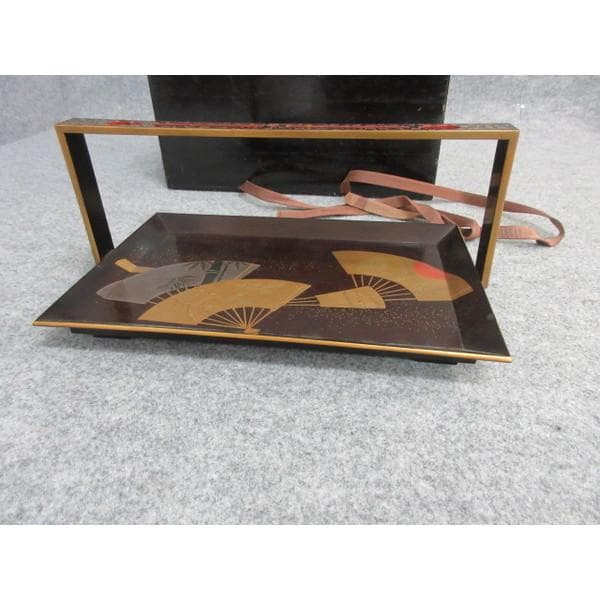 黒塗金縁金蒔絵扇に唐草手付盆箱附き [B27002]