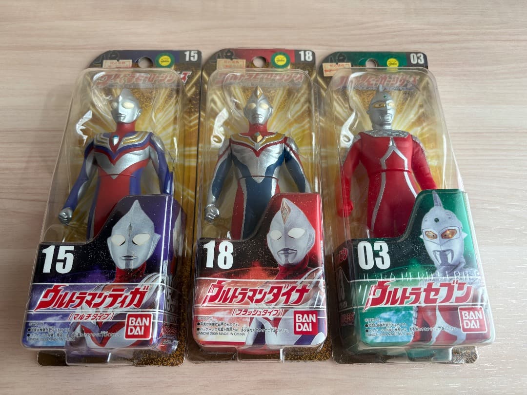 ウルトラマン　ゾフィー　ティガ　ダイナ　セブン　ヒーローシリーズ　フィギュア