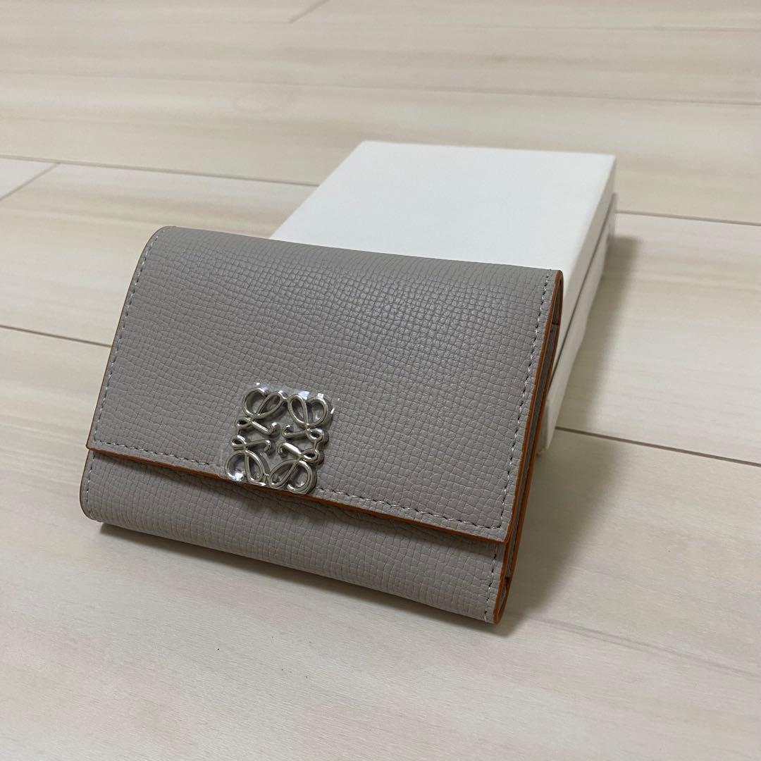 Nga Nguyen  LOEWE ロエベ アナグラム 三つ折り 財布