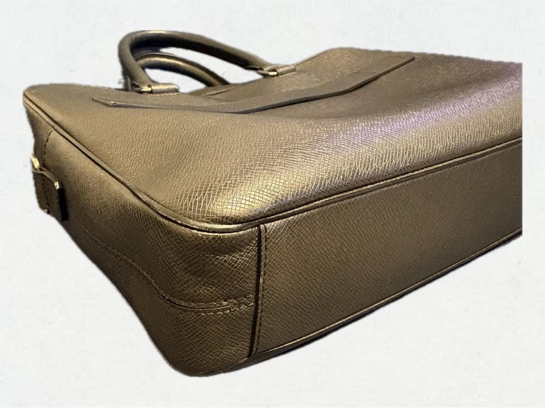 け*け様 【美品】LOUISVUITTONルイヴィトン タイガ ポルト ビジネス