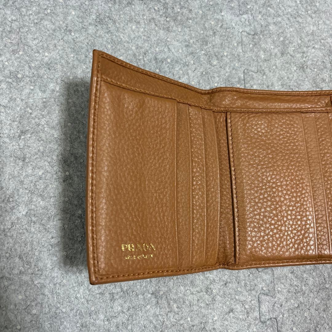 PRADA 茶色　財布　ゴールド　三つ折り