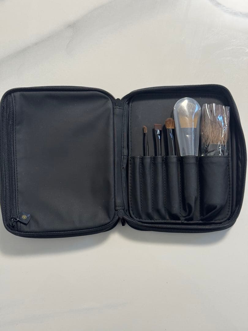 CHANEL レ ミニ ドゥ シャネル　ブラシ６本セット＆ポーチ