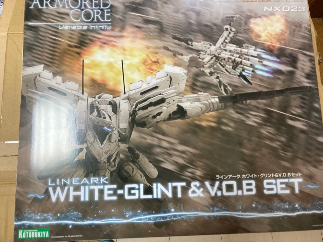 ア一マ一ド・コア ラインアーク ホワイト・グリント&V.O.Bセット