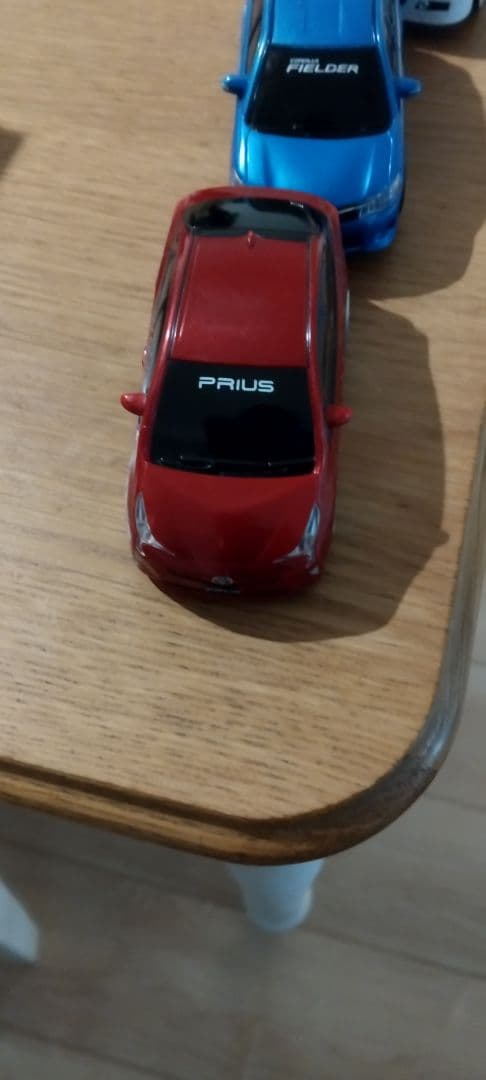 非売品ミニカーです。赤色プリウスタイヤのゴムないです。