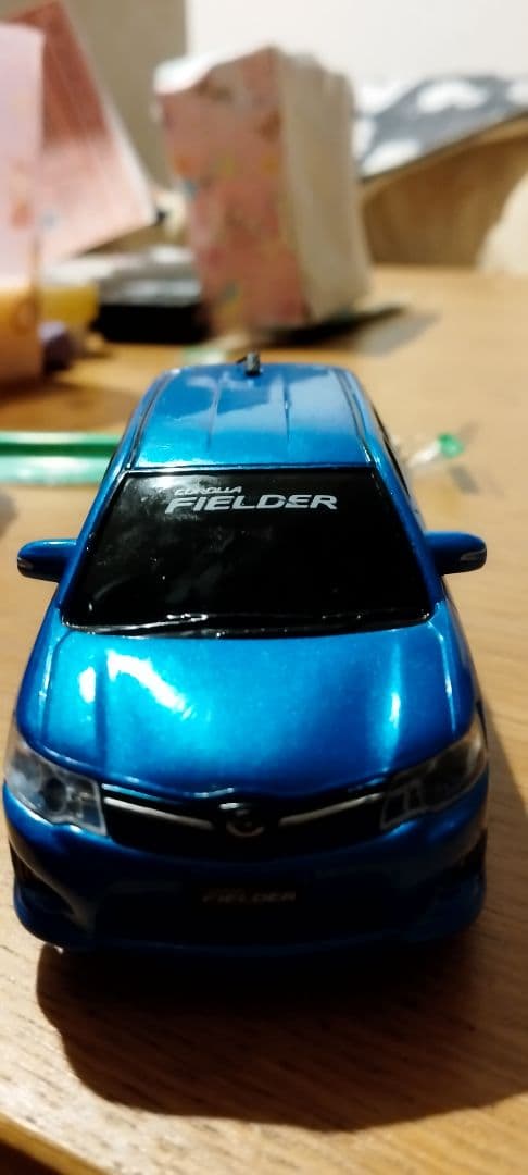 非売品ミニカーです。赤色プリウスタイヤのゴムないです。