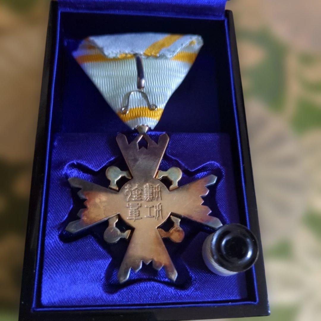 【美品】勲四等 瑞宝章 塗共箱・略綬付き