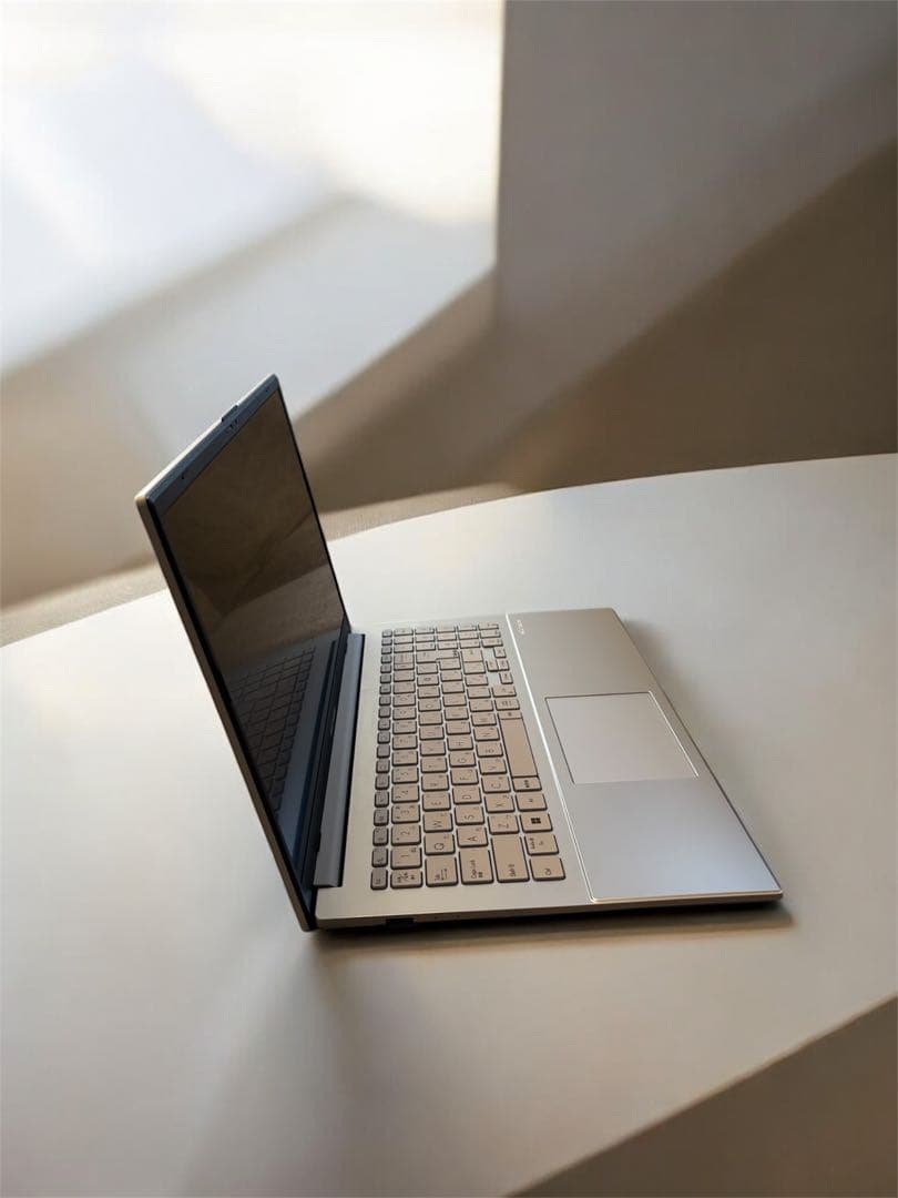 ASUS Vivobook Ryzen 3 7320U 15.6インチ