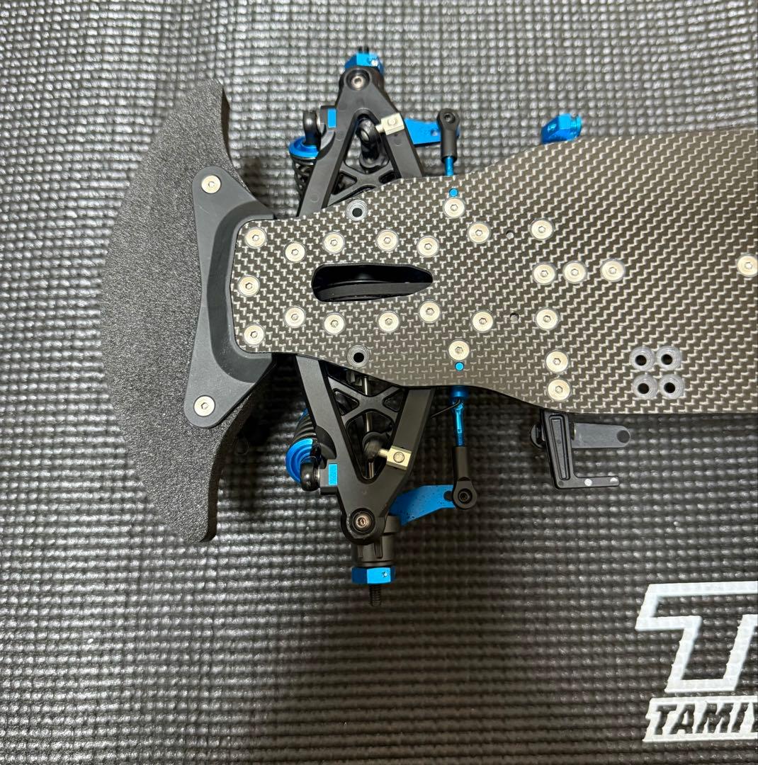 タミヤ　TRF421 (スペアパーツ付き)