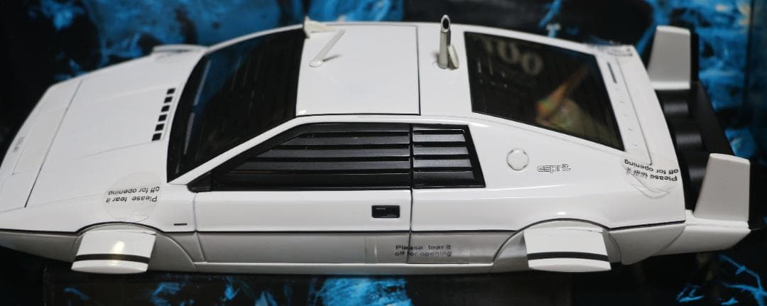 AUTOart ロータス・エスプリ　潜水モード　００７コレクション 1/18