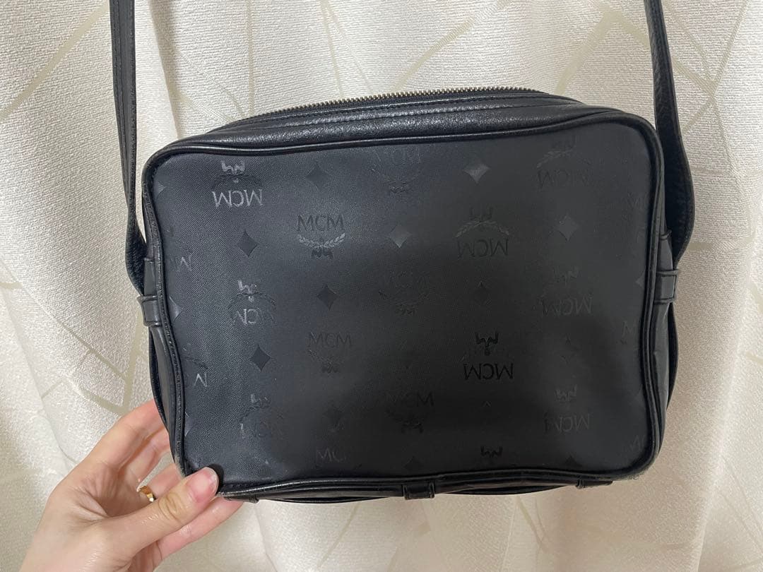 MCM ブラックレザー ショルダーバッグ