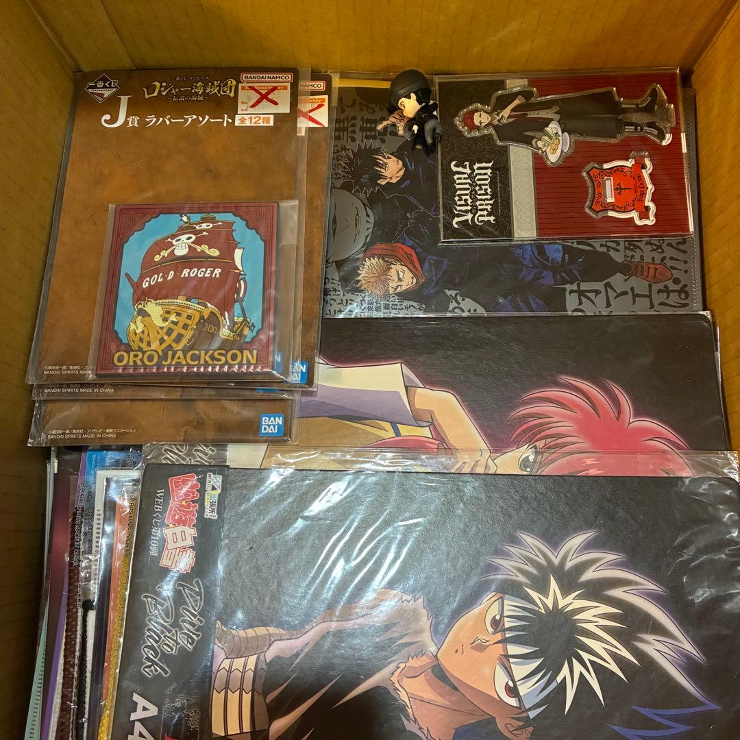 大量 アニメグッズ まとめ売り ノンジャンル アニメ 缶バッジ クリアファイル