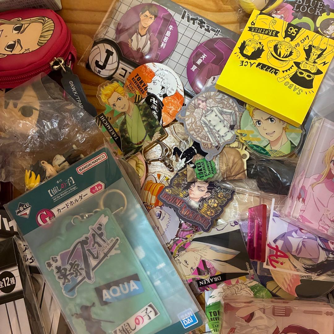 大量 アニメグッズ まとめ売り ノンジャンル アニメ 缶バッジ クリアファイル