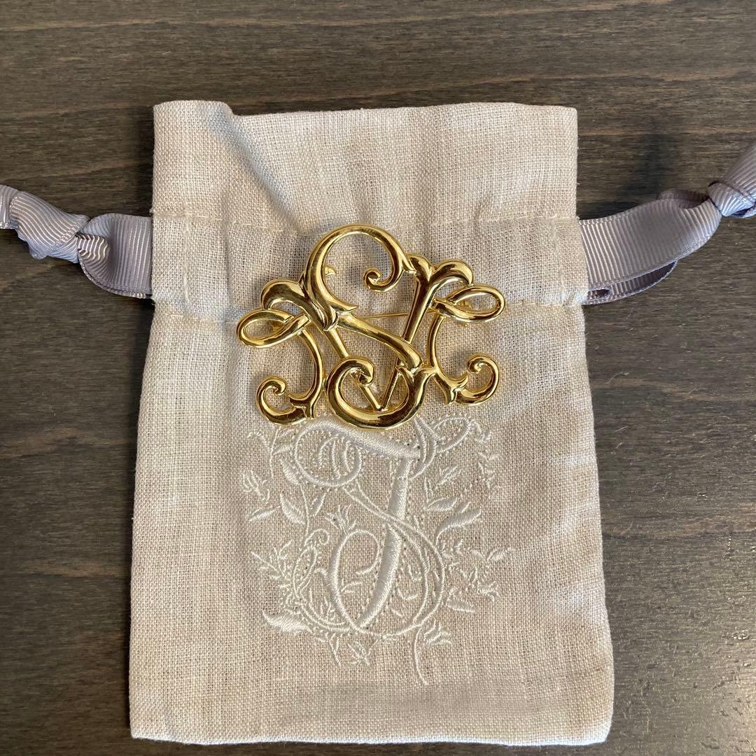 【セブンテン】SVTロゴブローチ