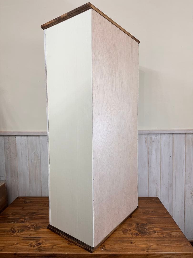 【1点のみ　微キズありのため値引き】ヨーロッパの扉のようなキャビネット