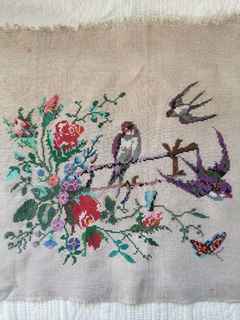 アンティーク 刺繍 燕達と蝶と薔薇 手刺繍リネンクロス タペストリー