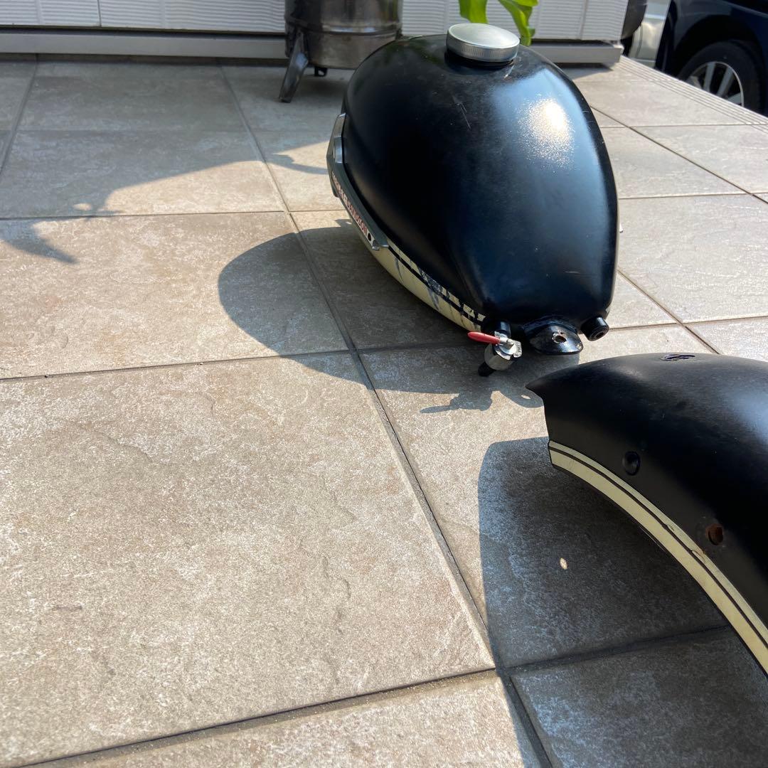 HARLEY-DAVIDSON ピーナッツタンク ミディアムトンネル