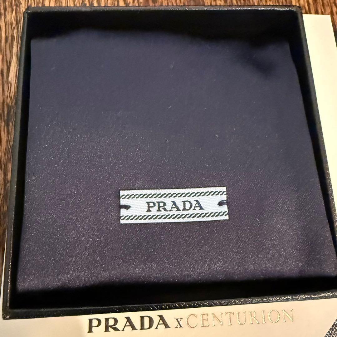 アメックスセンチュリオンカード限定 PRADA ブレスレット型ウェアラブル