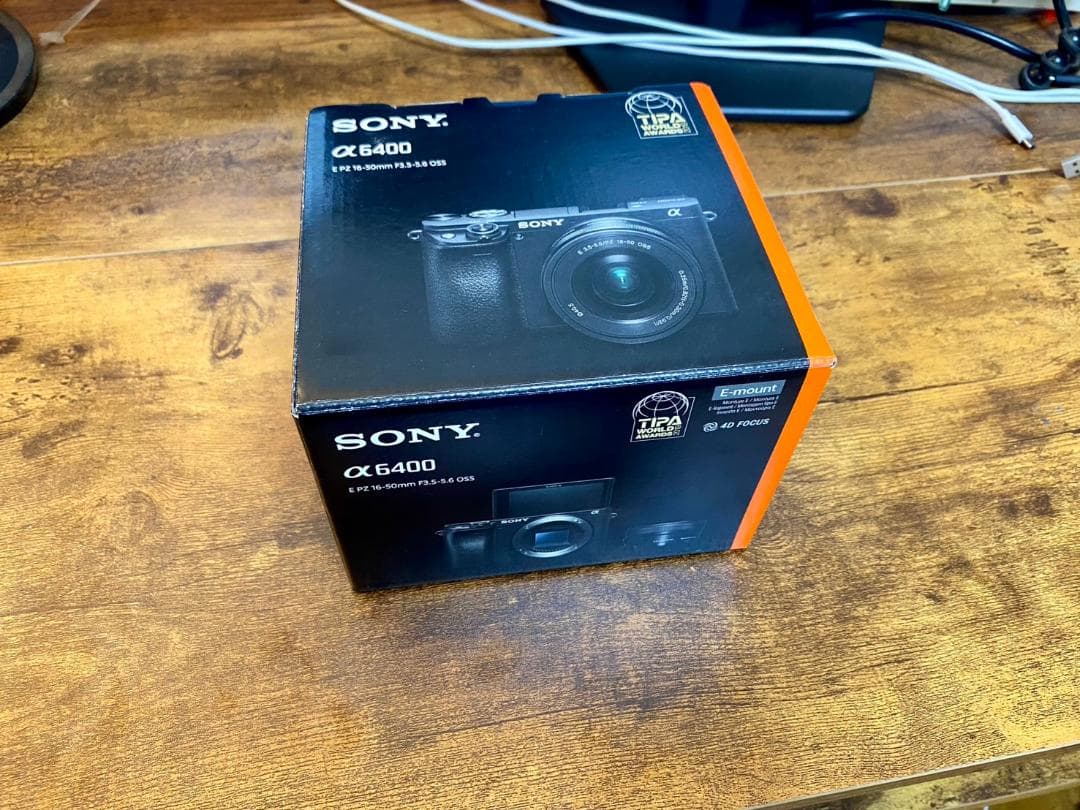 SONY α6400 ミラーレスカメラ パワーズームレンズキット 本体と三脚