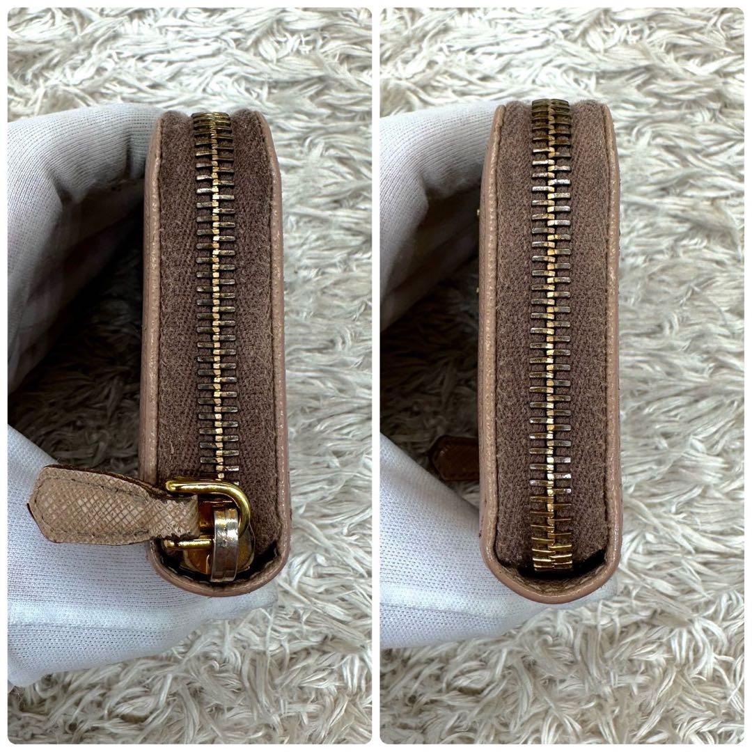 【美品】プラダ ケース 小銭入れ ベージュ サフィアーノ 三角ロゴ