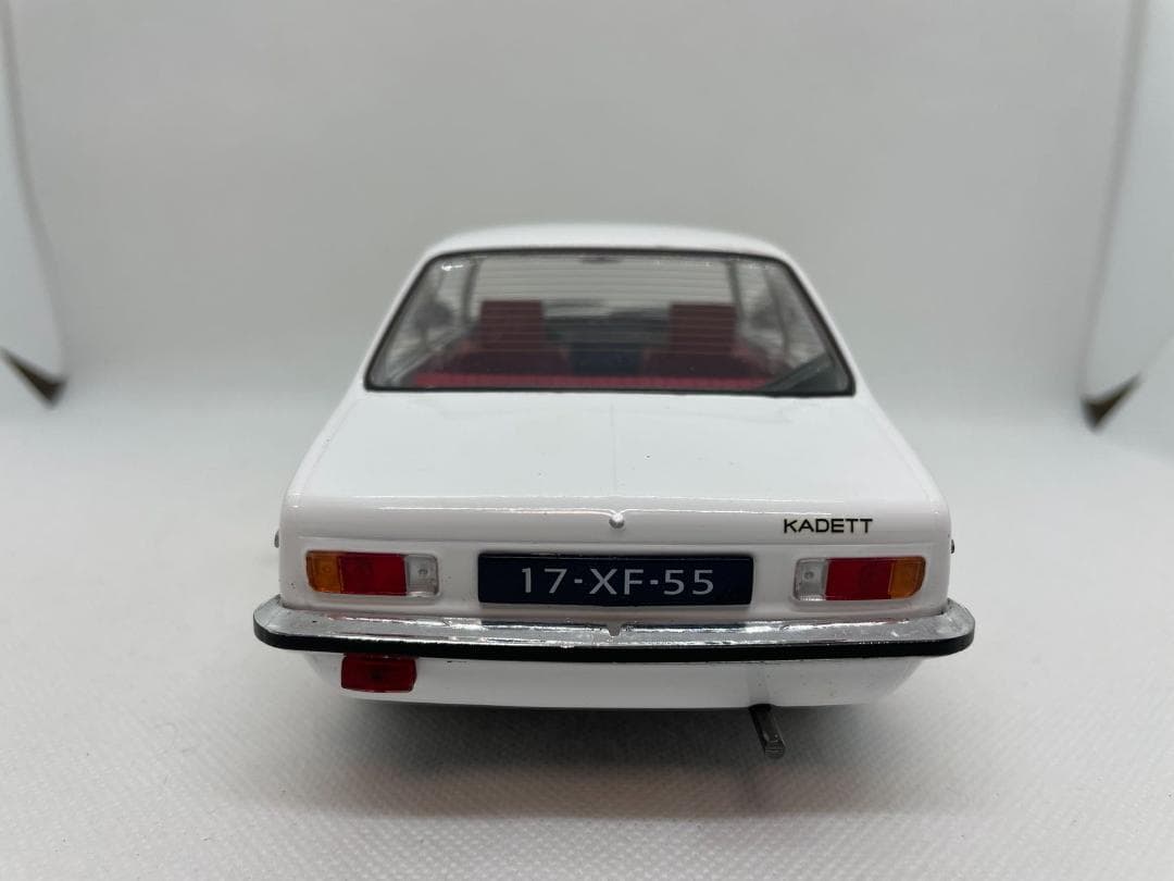 702-036 TRIPLE9 オペル カデット 1977 ホワイト