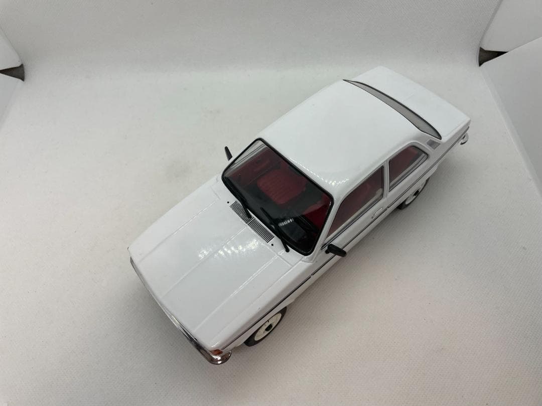 702-036 TRIPLE9 オペル カデット 1977 ホワイト