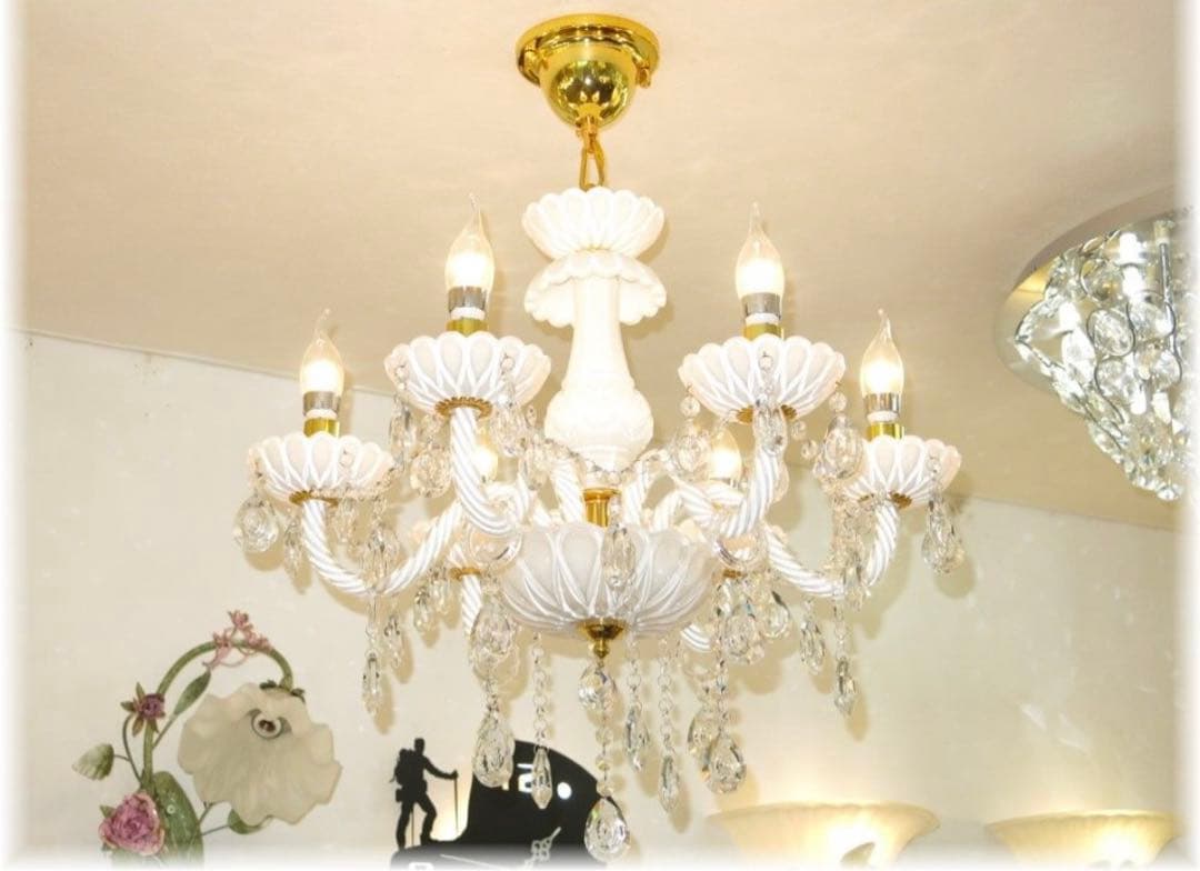 新品　希少な乳白色ベネチアングラスのような美しいシャンデリア