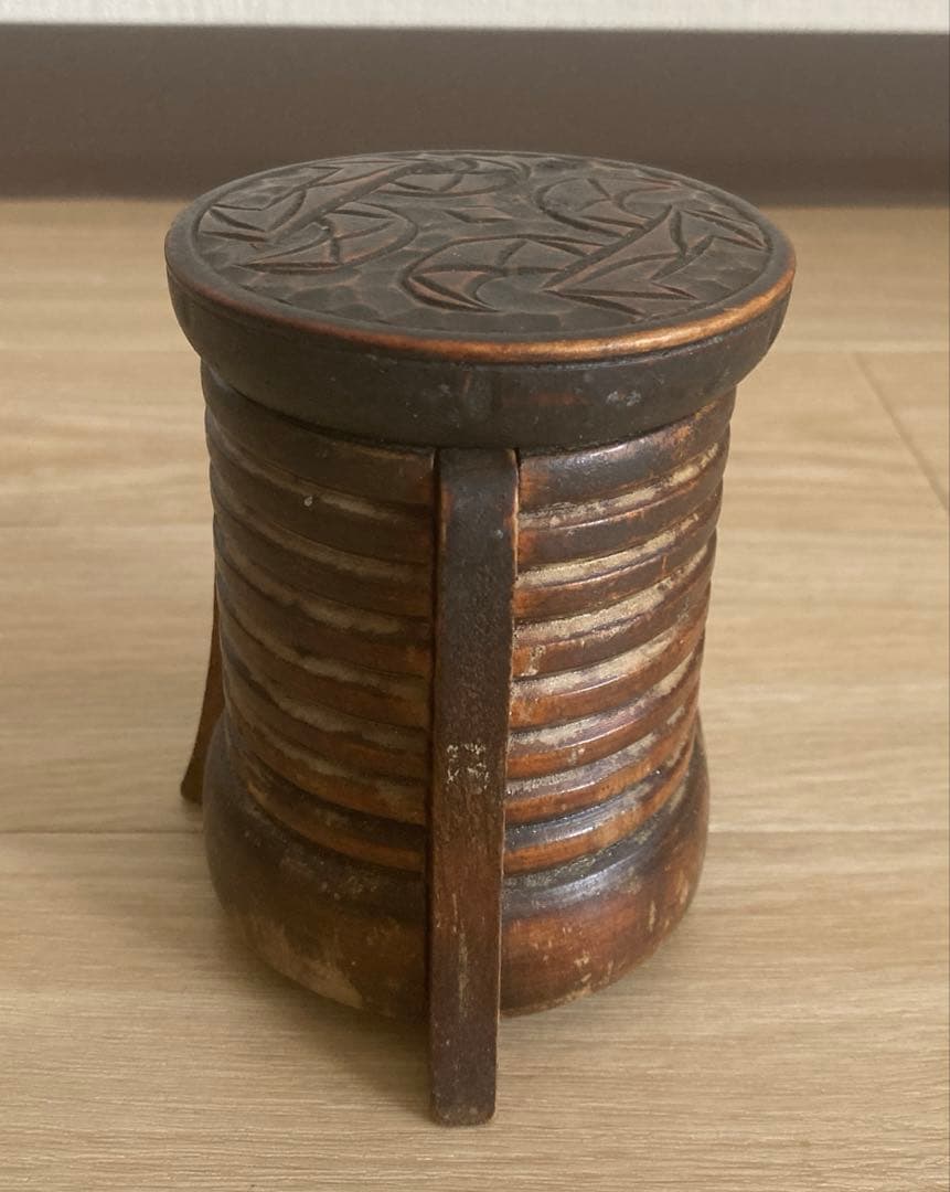 【稀少】アイヌ工芸　アイヌ紋様　手つき盆　シントコ小物入　脚付