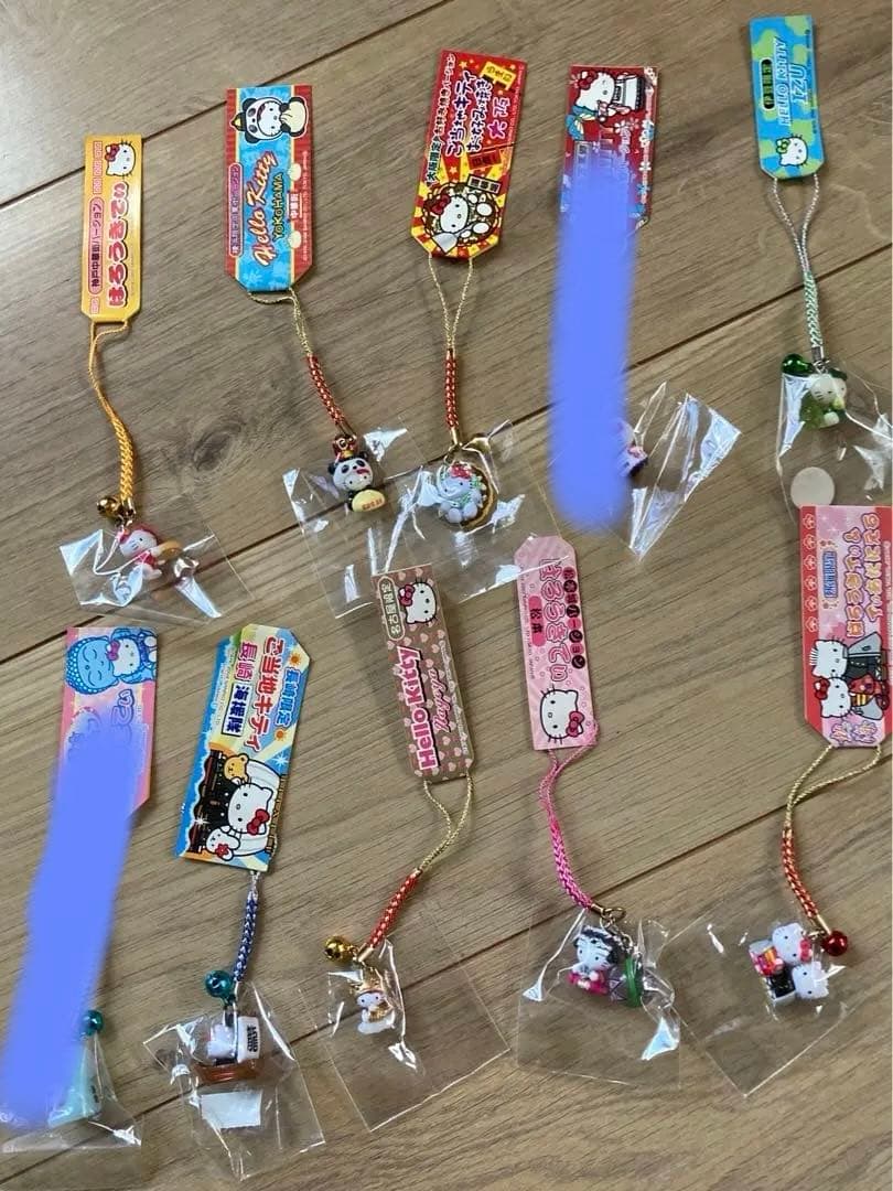 ハローキティご当地ストラップ&タオル約64点