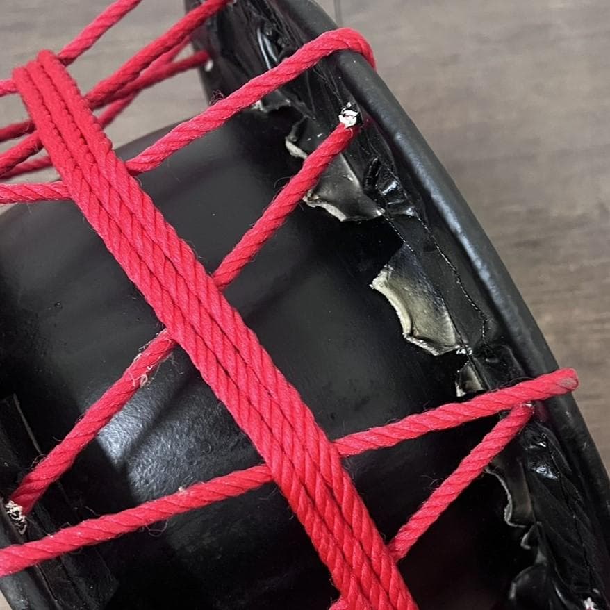 【新品】【蔵出し】締め太鼓 牛革 和太鼓 バチ付 台付 平太鼓 入門用