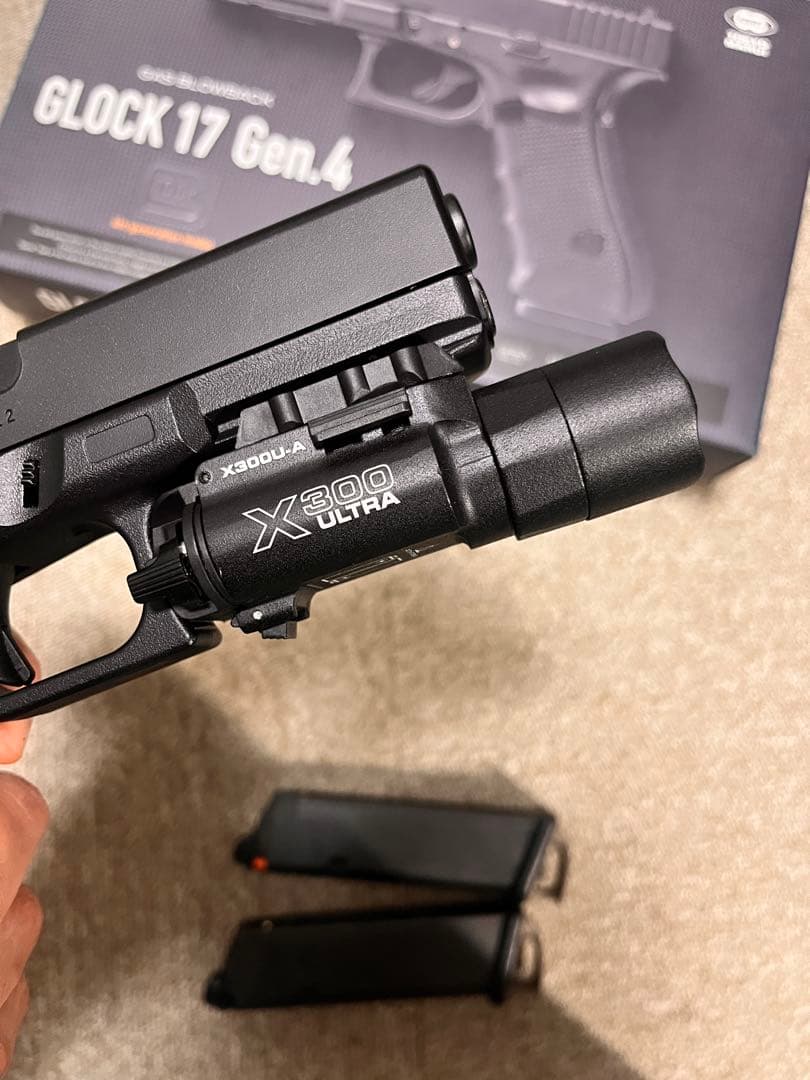 東京マルイ　G17 gen4 ライト　予備マガジン付き