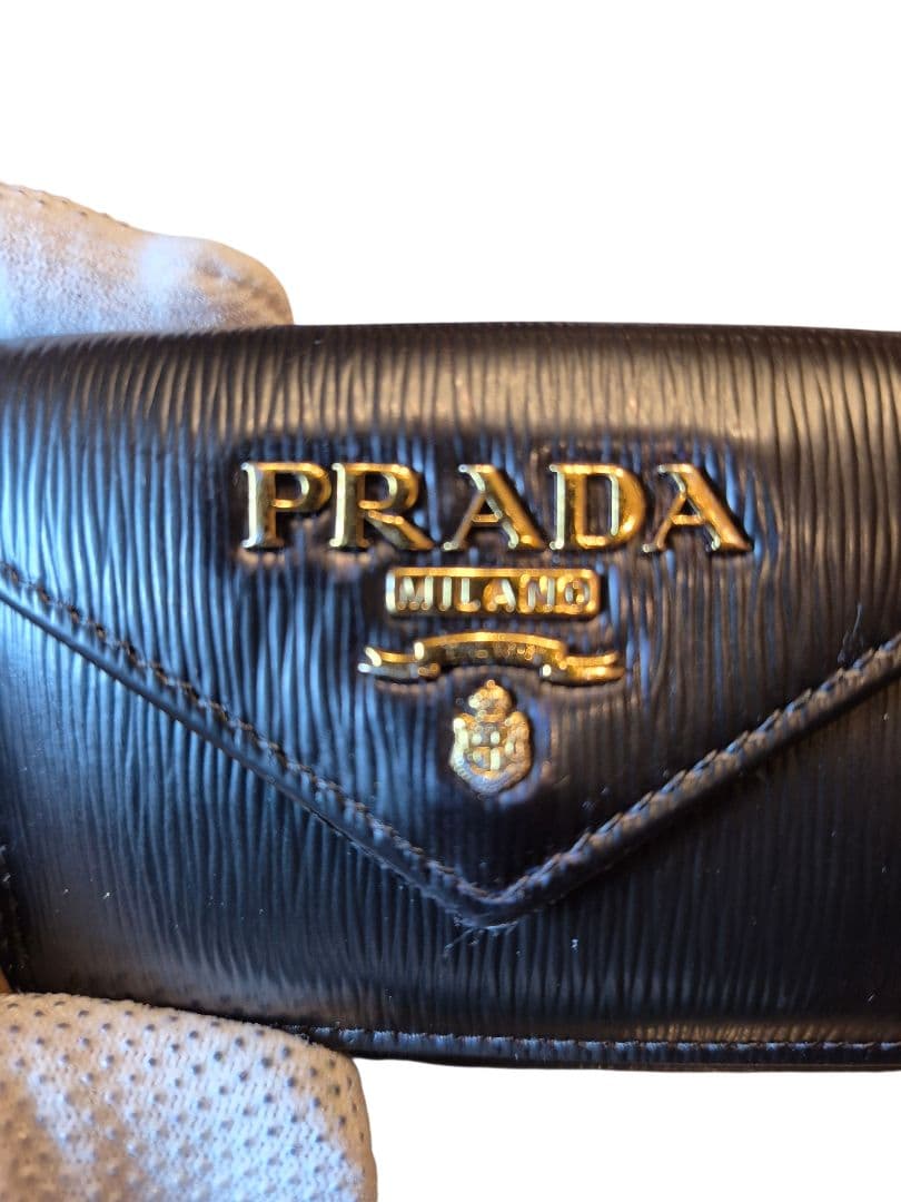 ＰＲＡＤＡ　プラダ　サフィアーノ　三つ折り財布　x