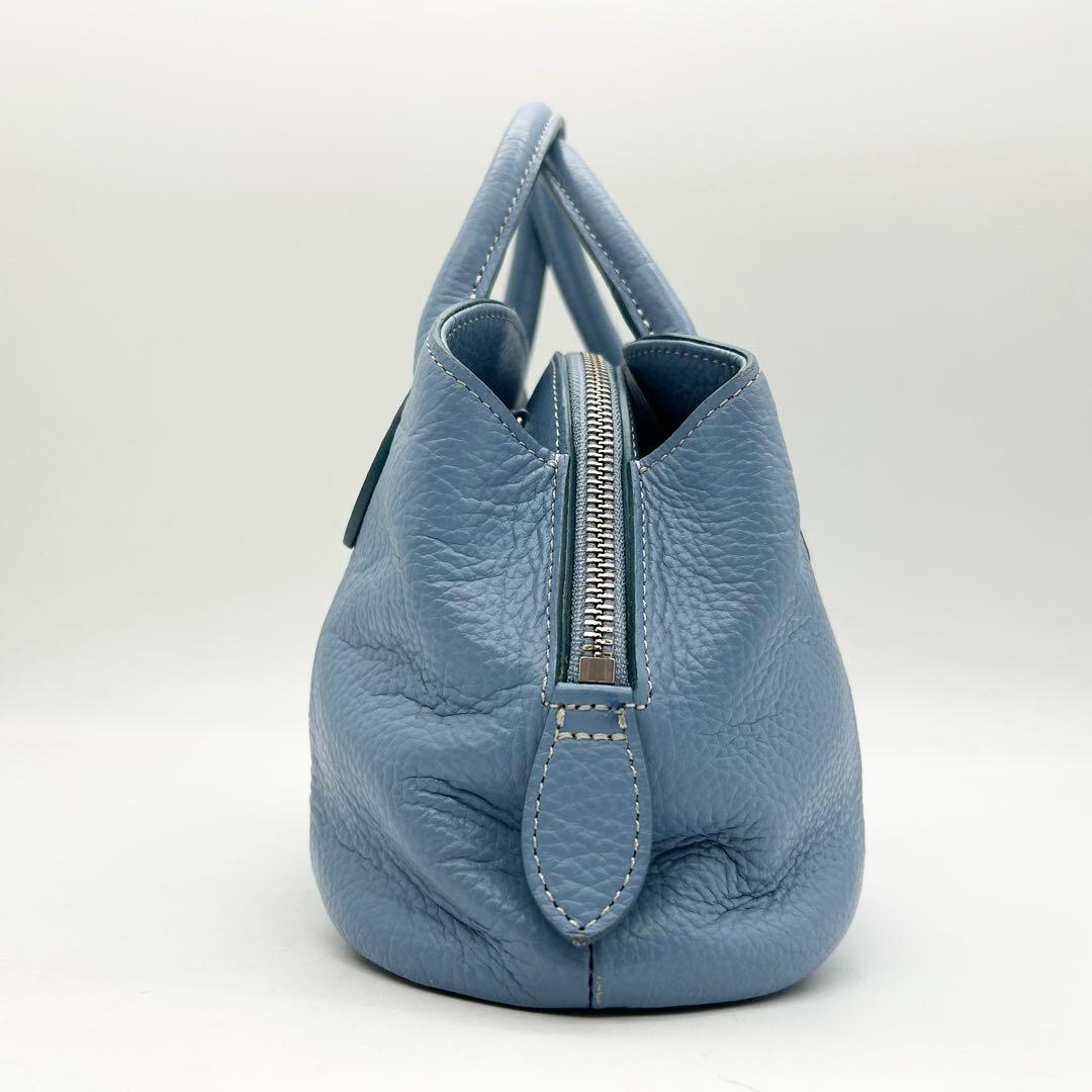 極美品　レオナール　ショルダーバッグ　2way　レザー　水色　ロゴ　斜め掛け◎